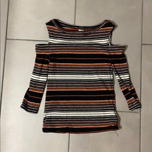 Soft, stretchy half sleeved top